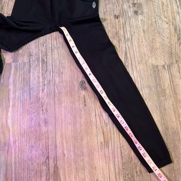 NWT FP Movement Free People Classic Black Leggings Ribbed Cutout Sz M/L - Picture 8 of 11